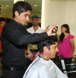 Farhan Akhtar at the Launch of ORO spa in  Chembur on 22nd Aug 2009 (10).JPG